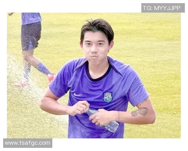 足球明星背后的秘密武器发型师如何塑造他们的风格与魅力 足球明星背后的秘密武器发型师如何塑造他们的风格与魅力